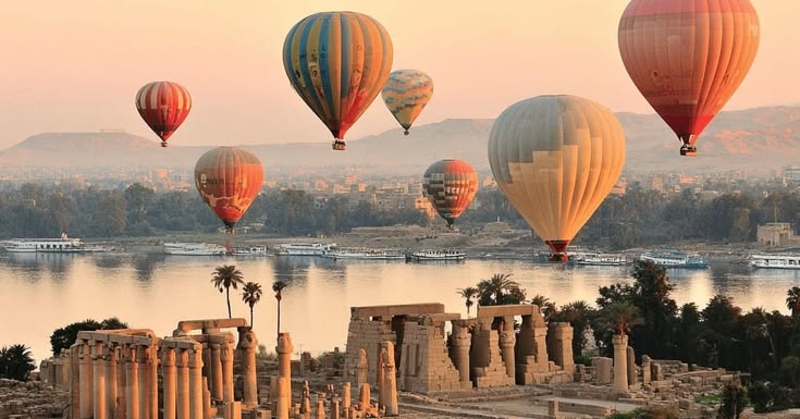 Hot air balloon ride in Luxor